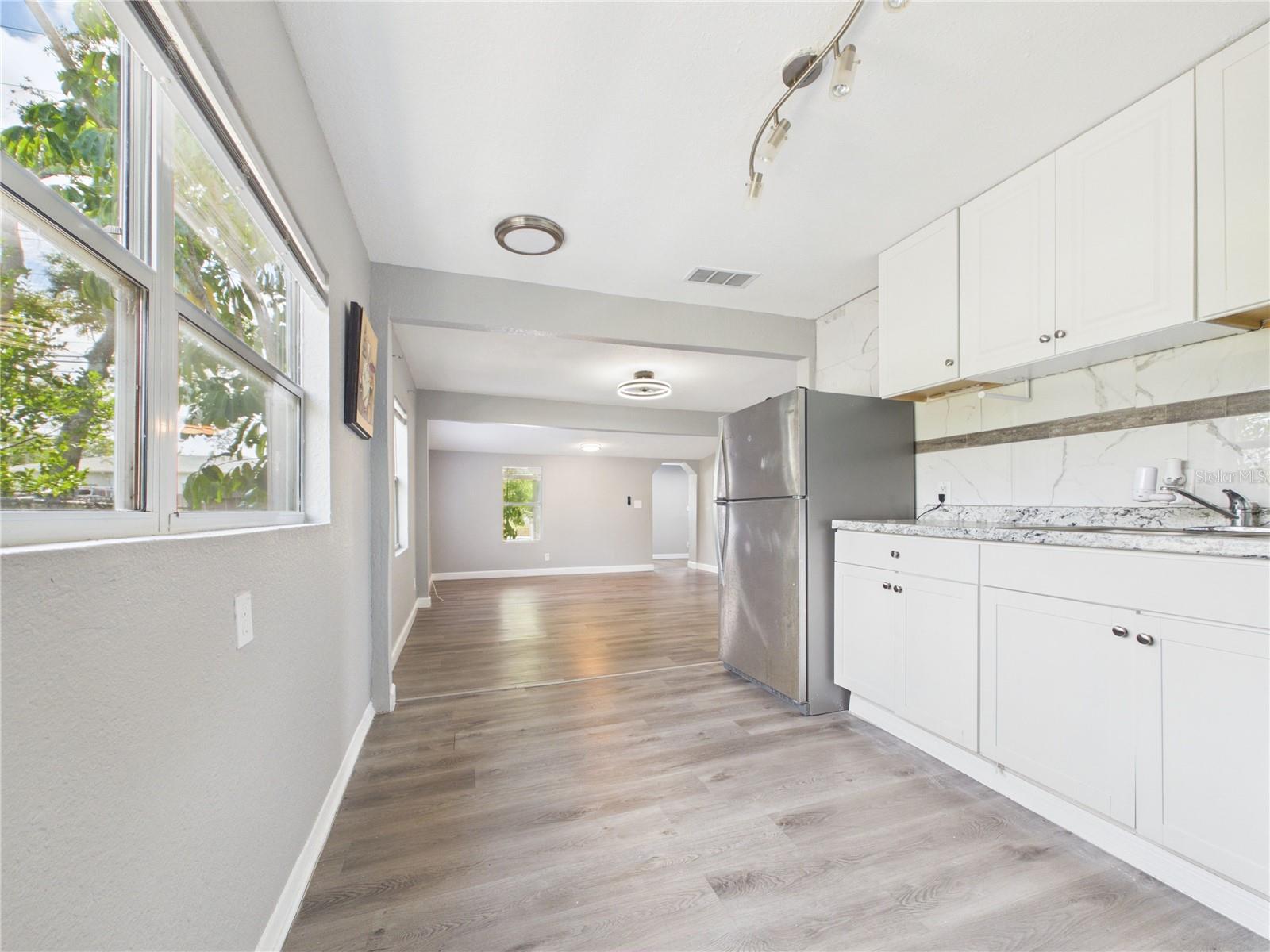 605 S DISSTON AVE — photo 20