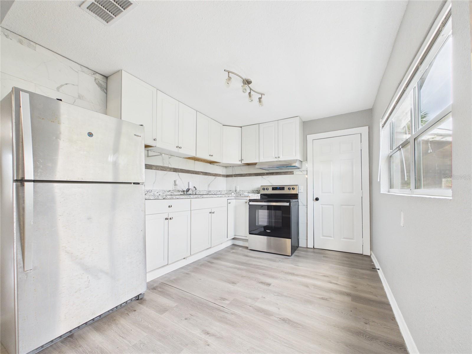 605 S DISSTON AVE — photo 15