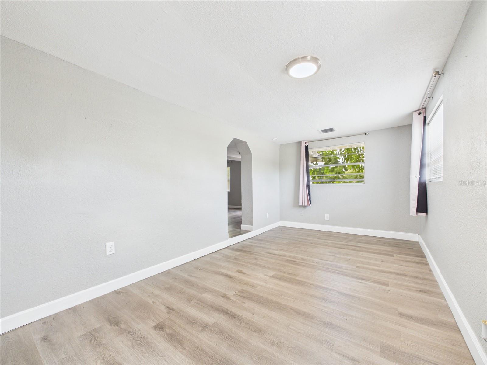 605 S DISSTON AVE — photo 3