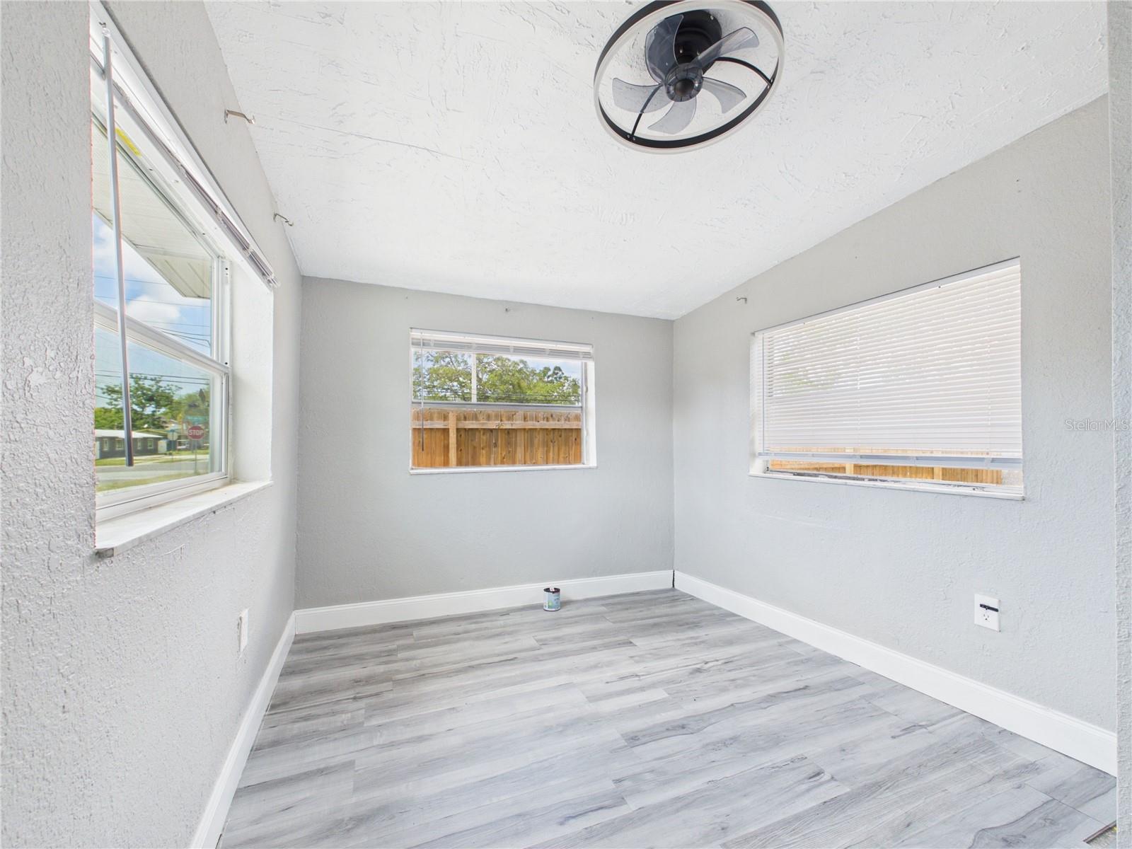 605 S DISSTON AVE — photo 4
