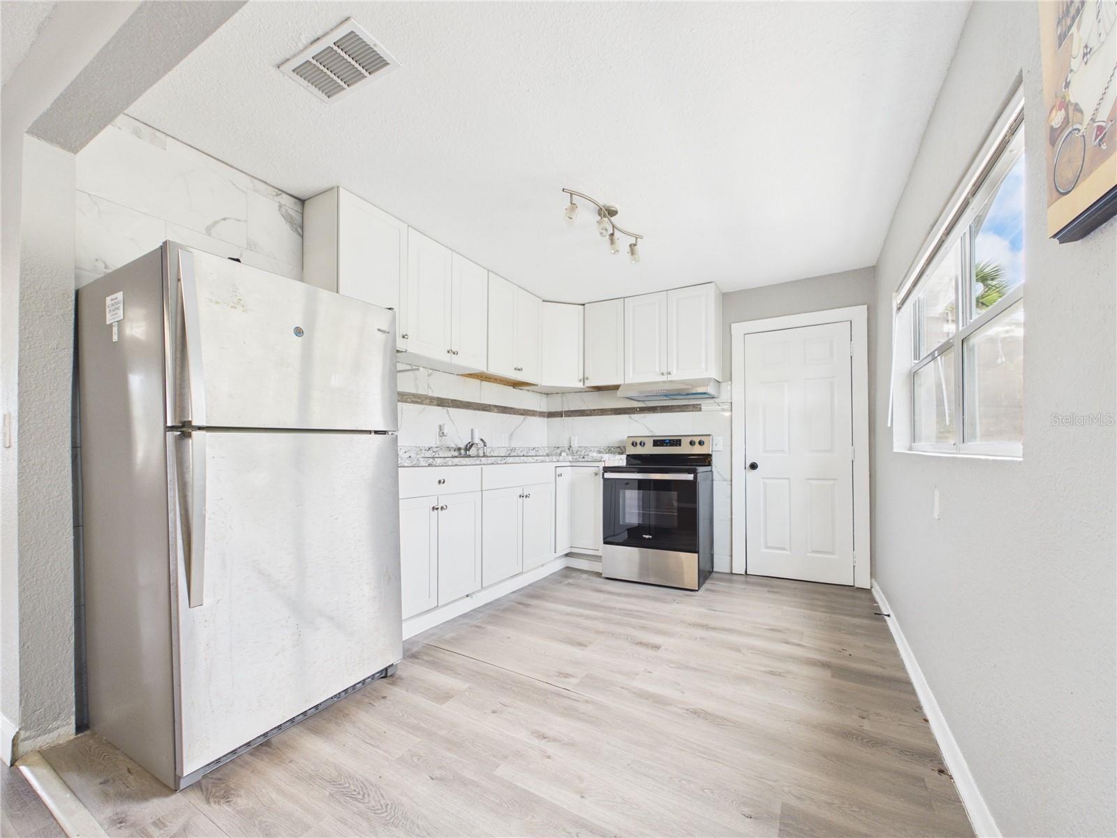 605 S DISSTON AVE — photo 12