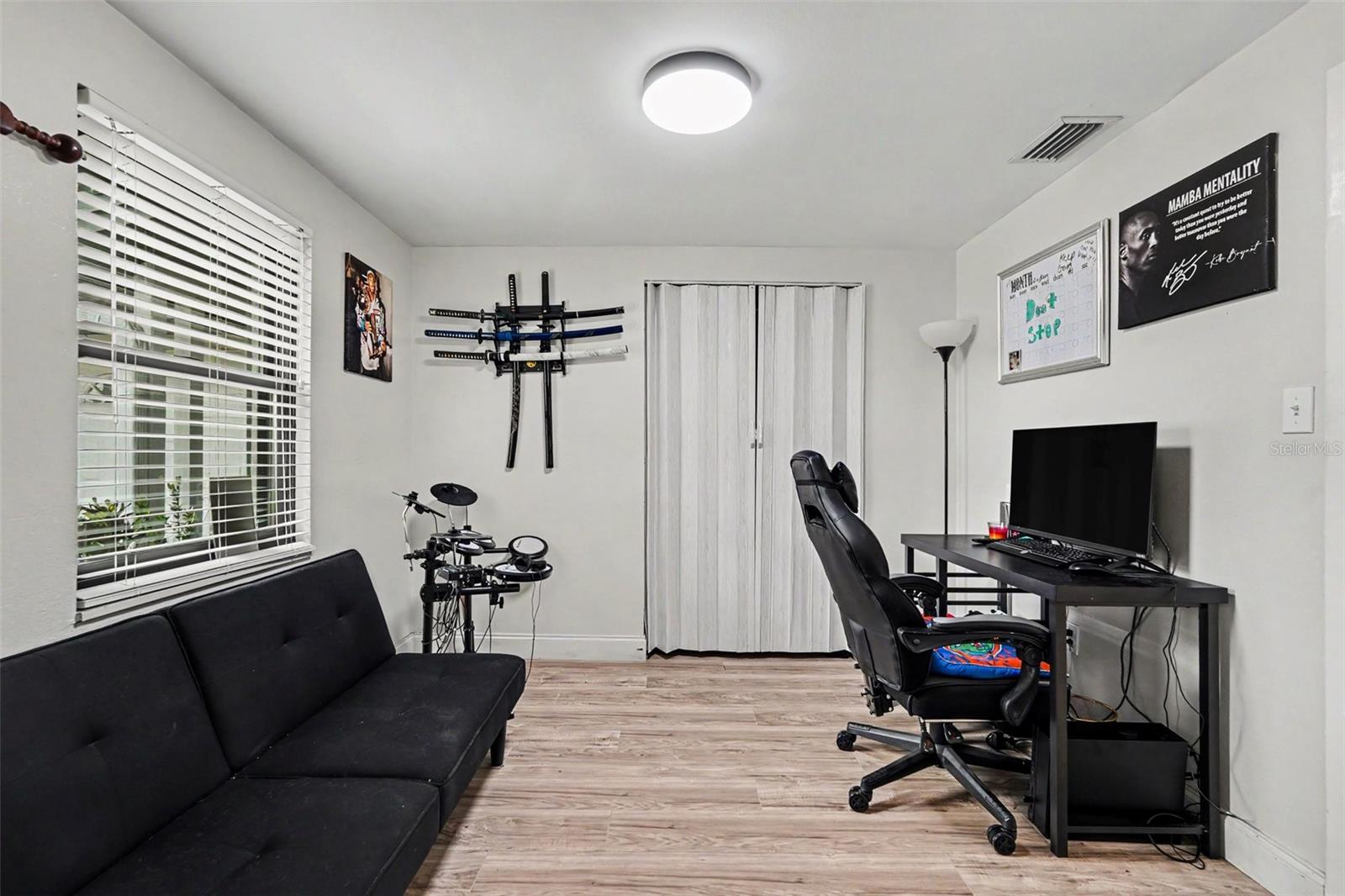 8115 N OLA AVE — photo 15