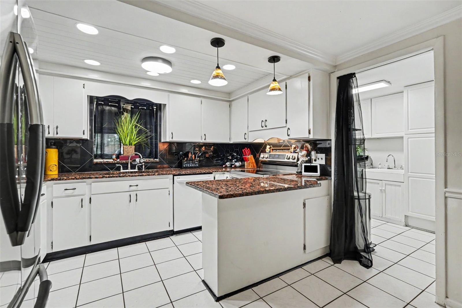 8115 N OLA AVE — photo 14