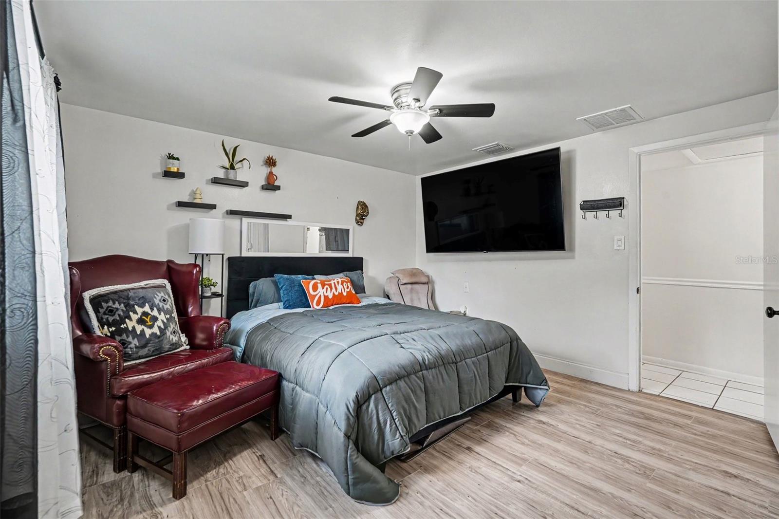 8115 N OLA AVE — photo 21