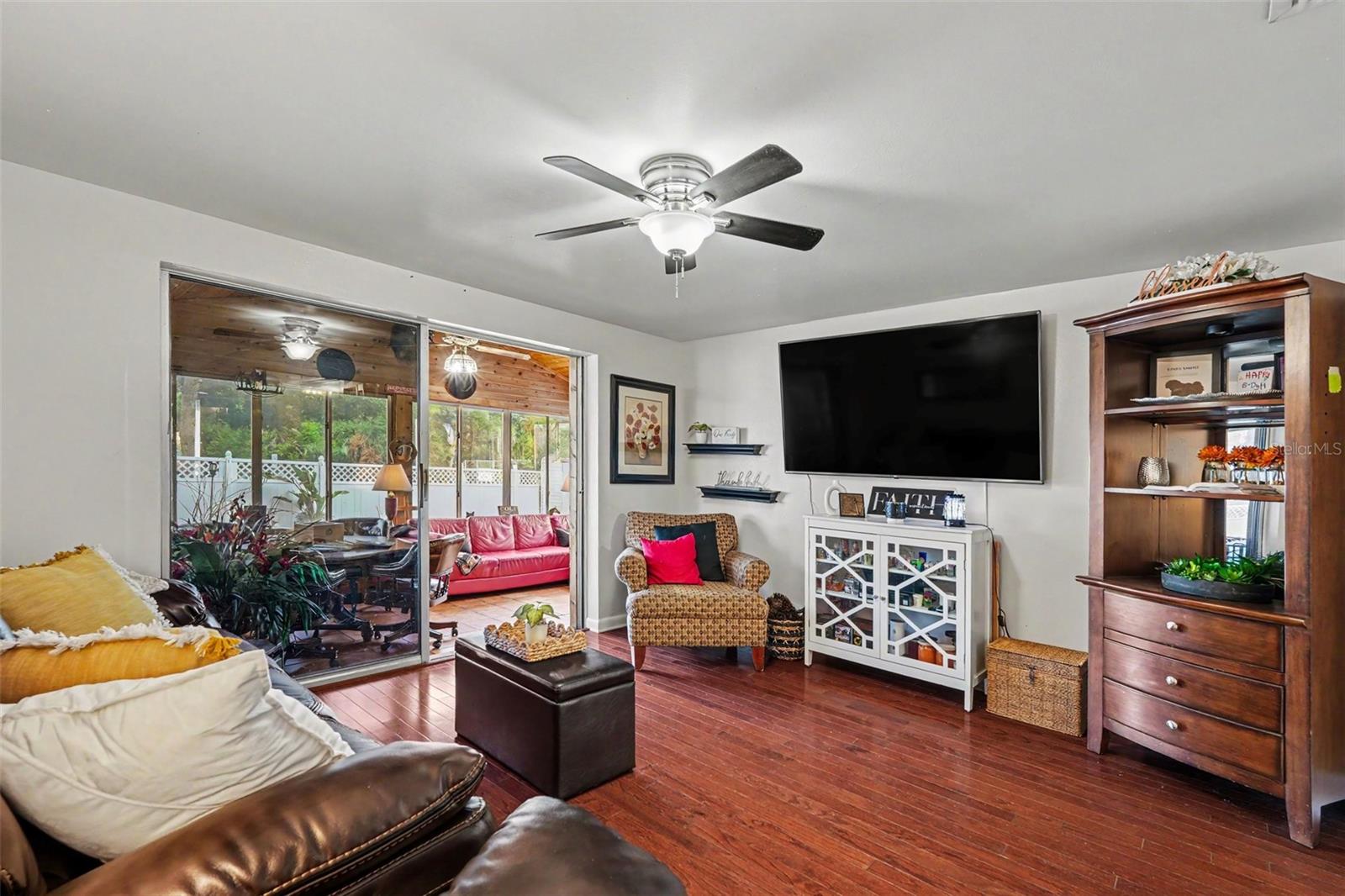 8115 N OLA AVE — photo 4
