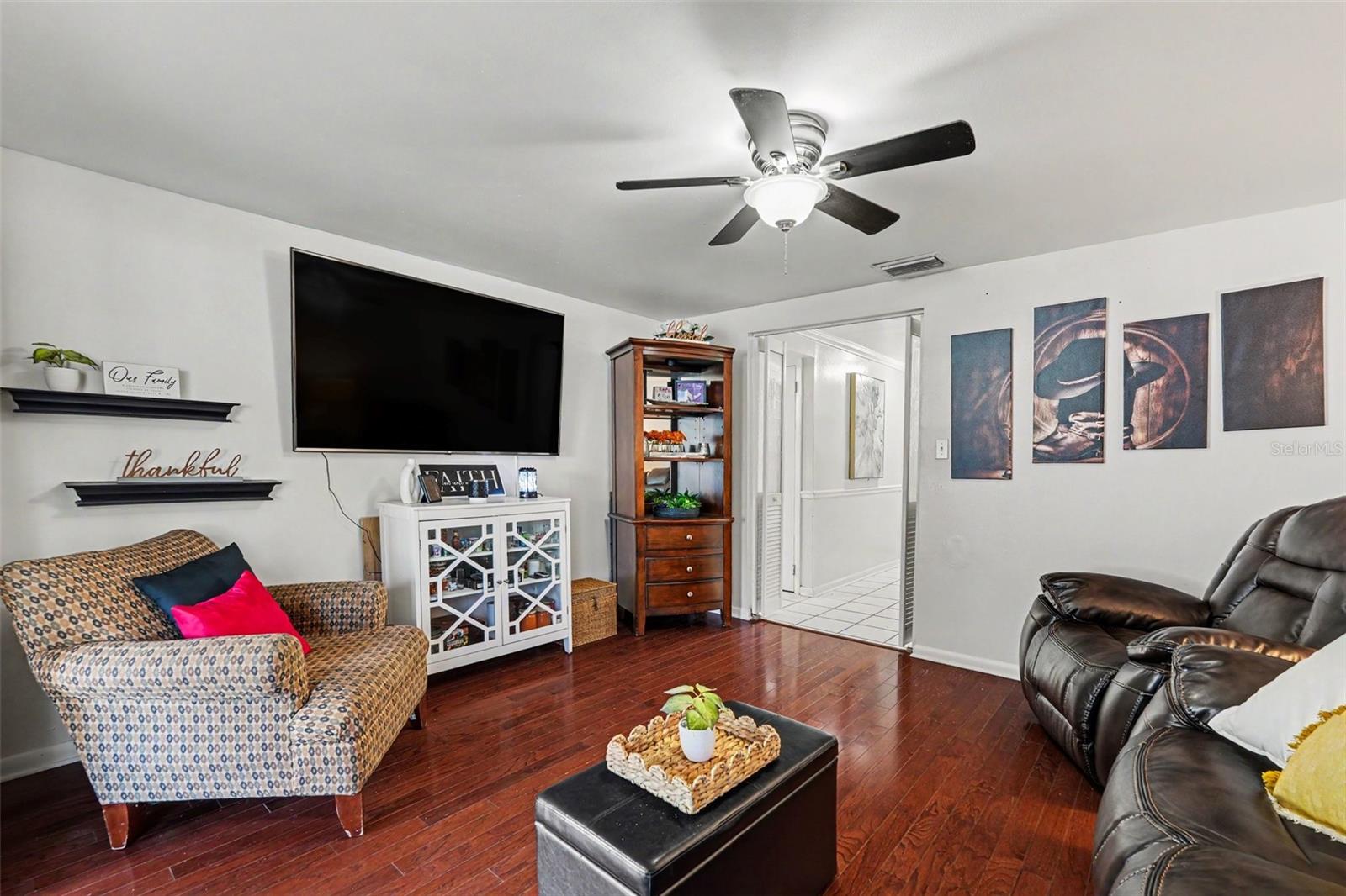 8115 N OLA AVE — photo 8