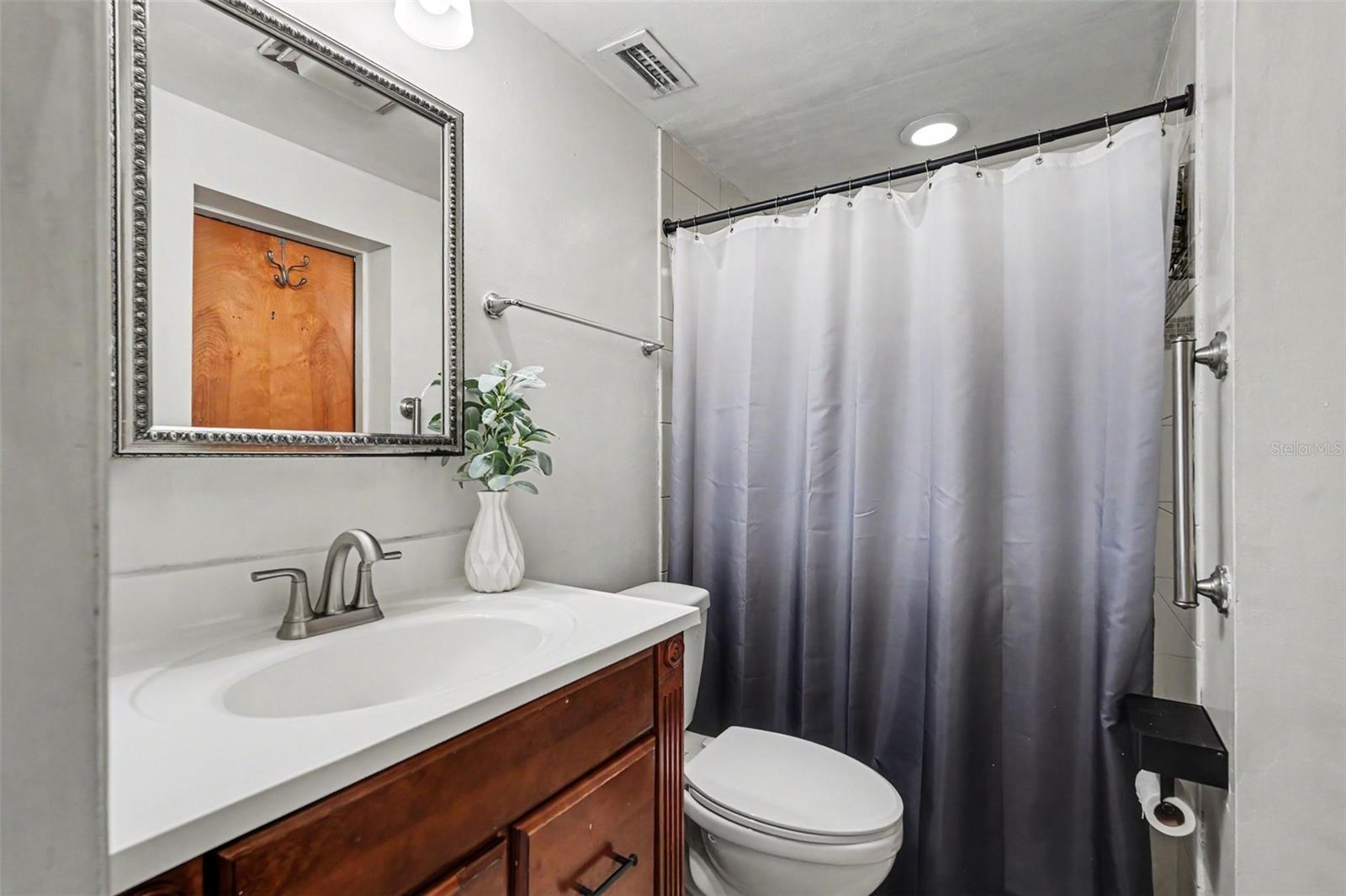 8115 N OLA AVE — photo 28