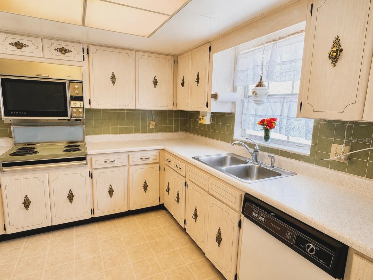 1656 S LAKE AVE #4 — photo 3