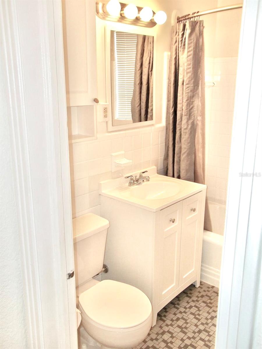 411 PLEASANT ST — photo 34