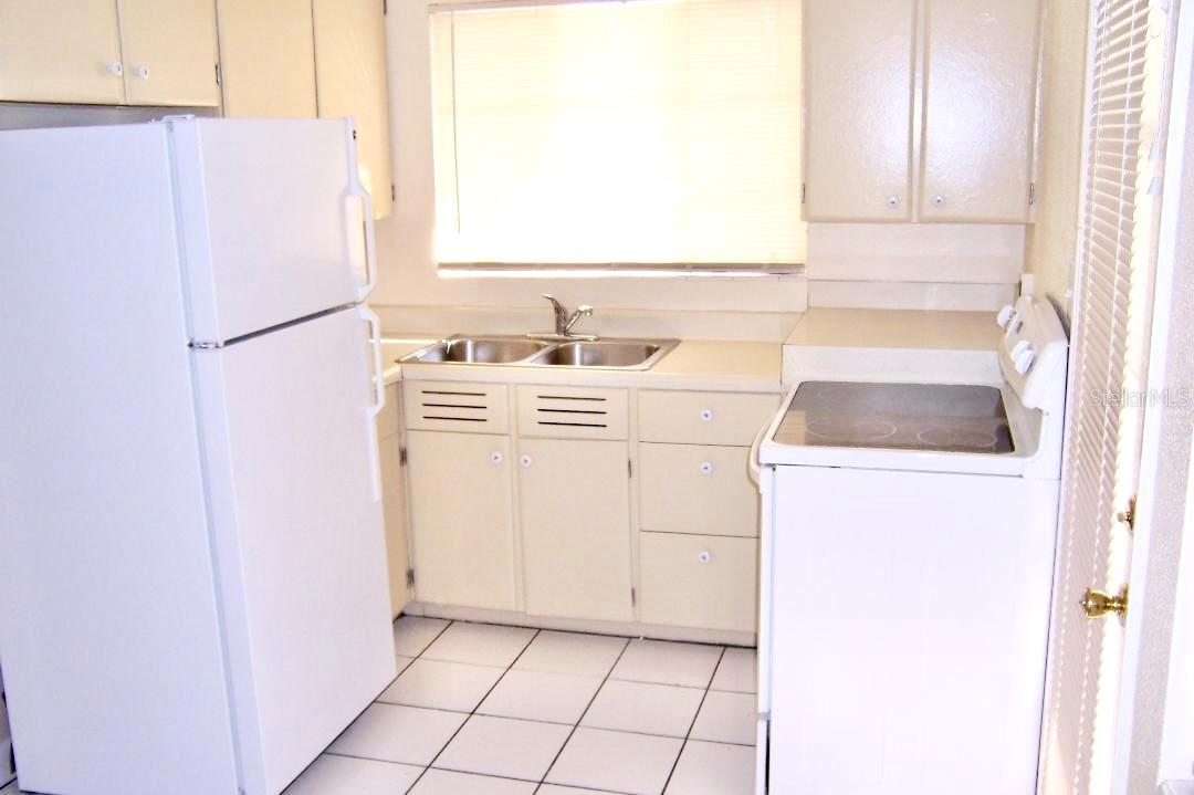411 PLEASANT ST — photo 14