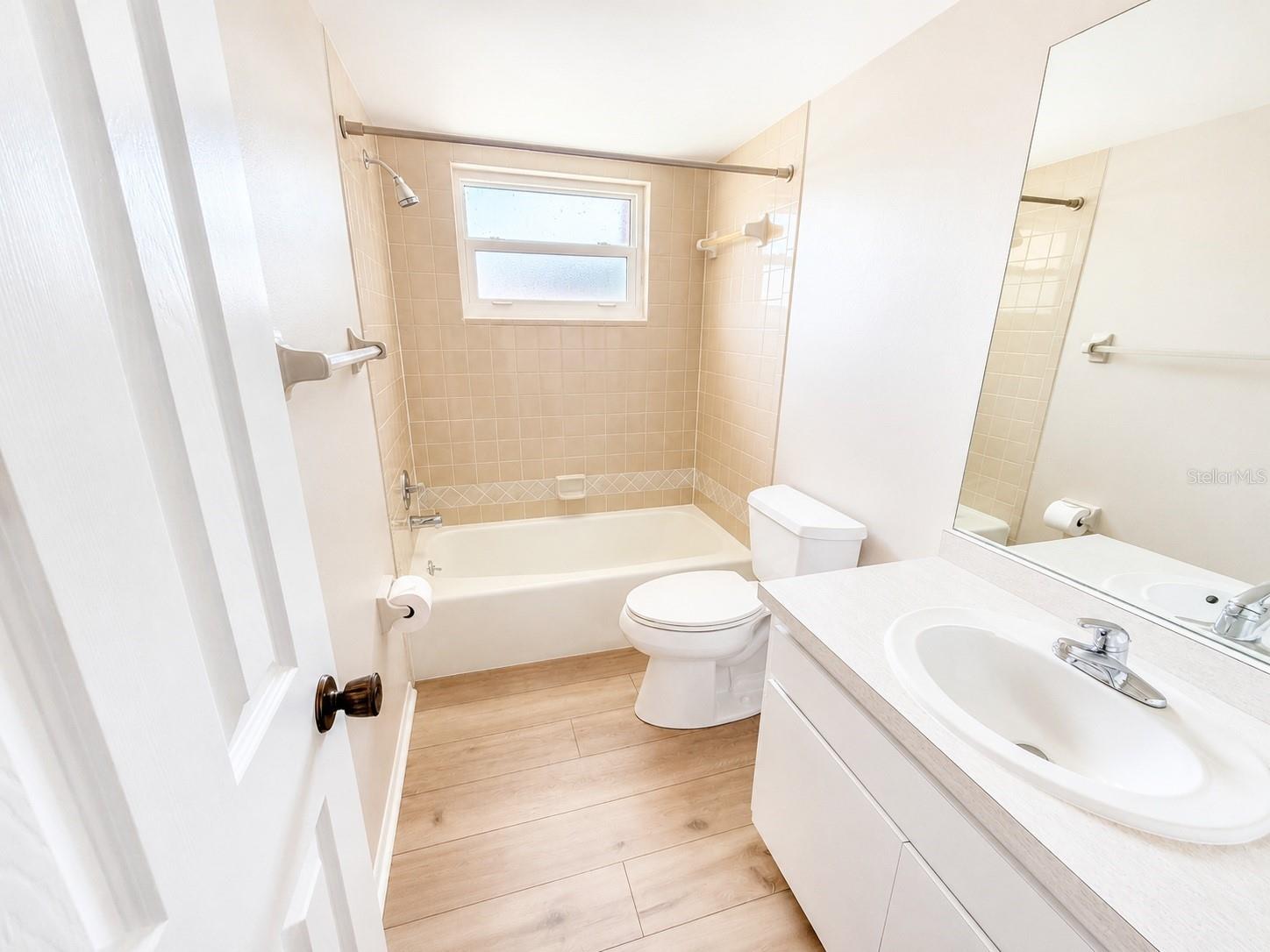 211 RUBENS DR #E — photo 22