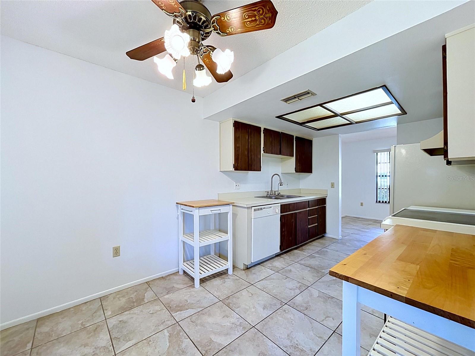 9319 TROWBRIDGE CT — photo 29