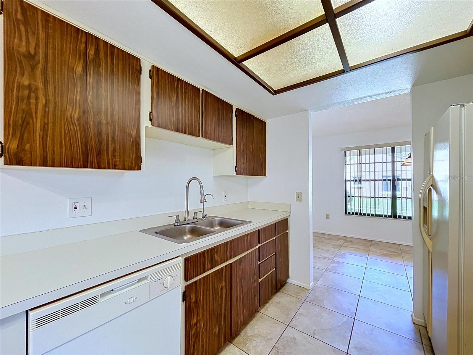 9319 TROWBRIDGE CT — photo 32