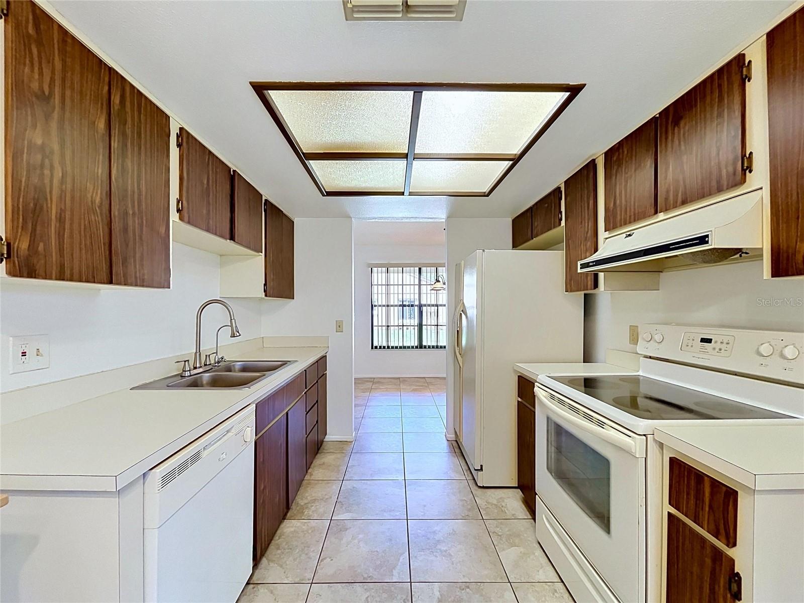 9319 TROWBRIDGE CT — photo 30