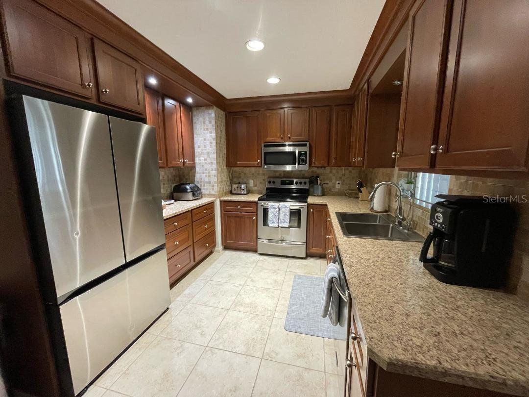 6015 CARLTON AVE — photo 3