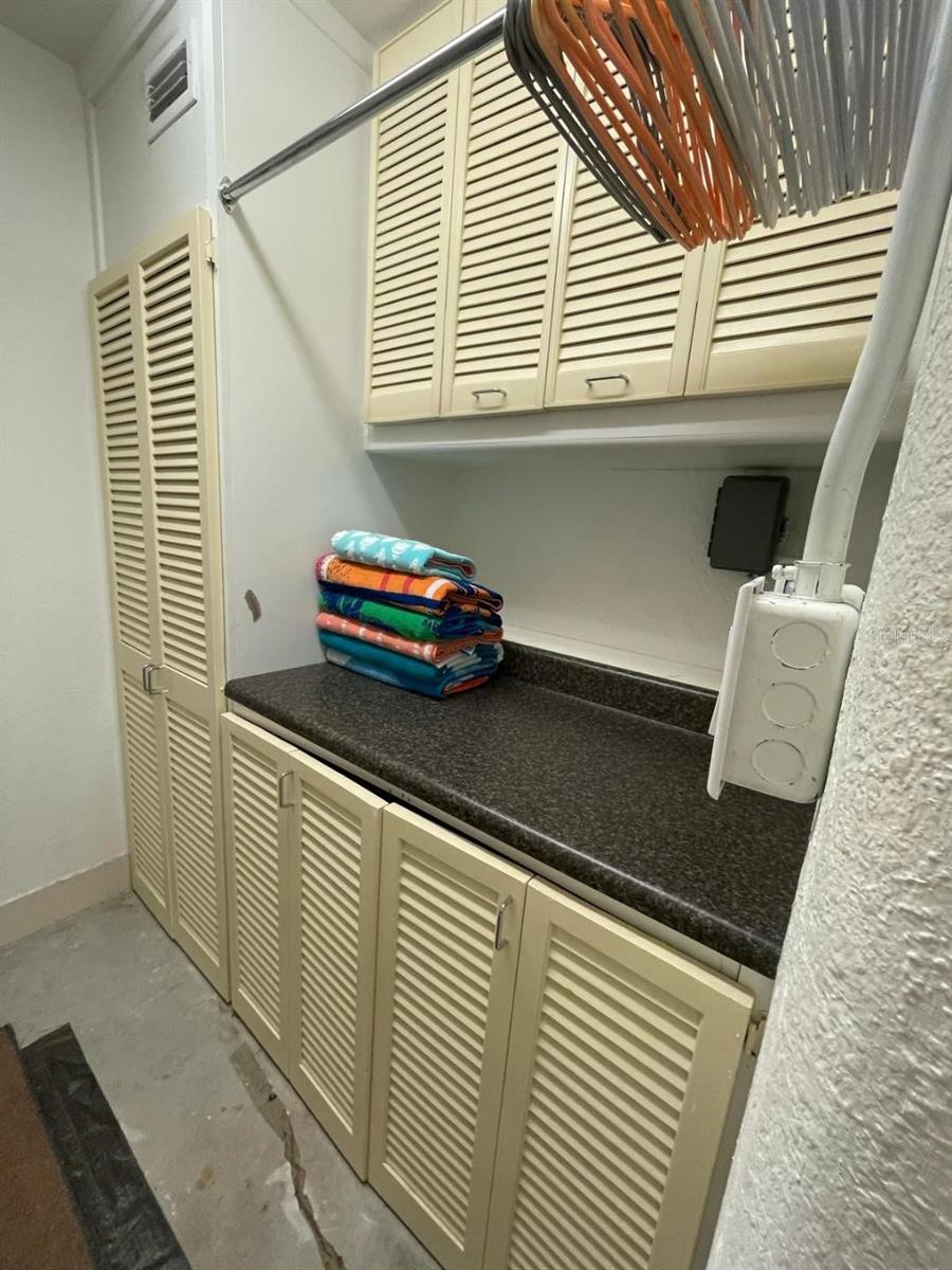 6015 CARLTON AVE — photo 11