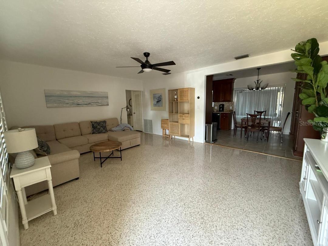 6015 CARLTON AVE — photo 2