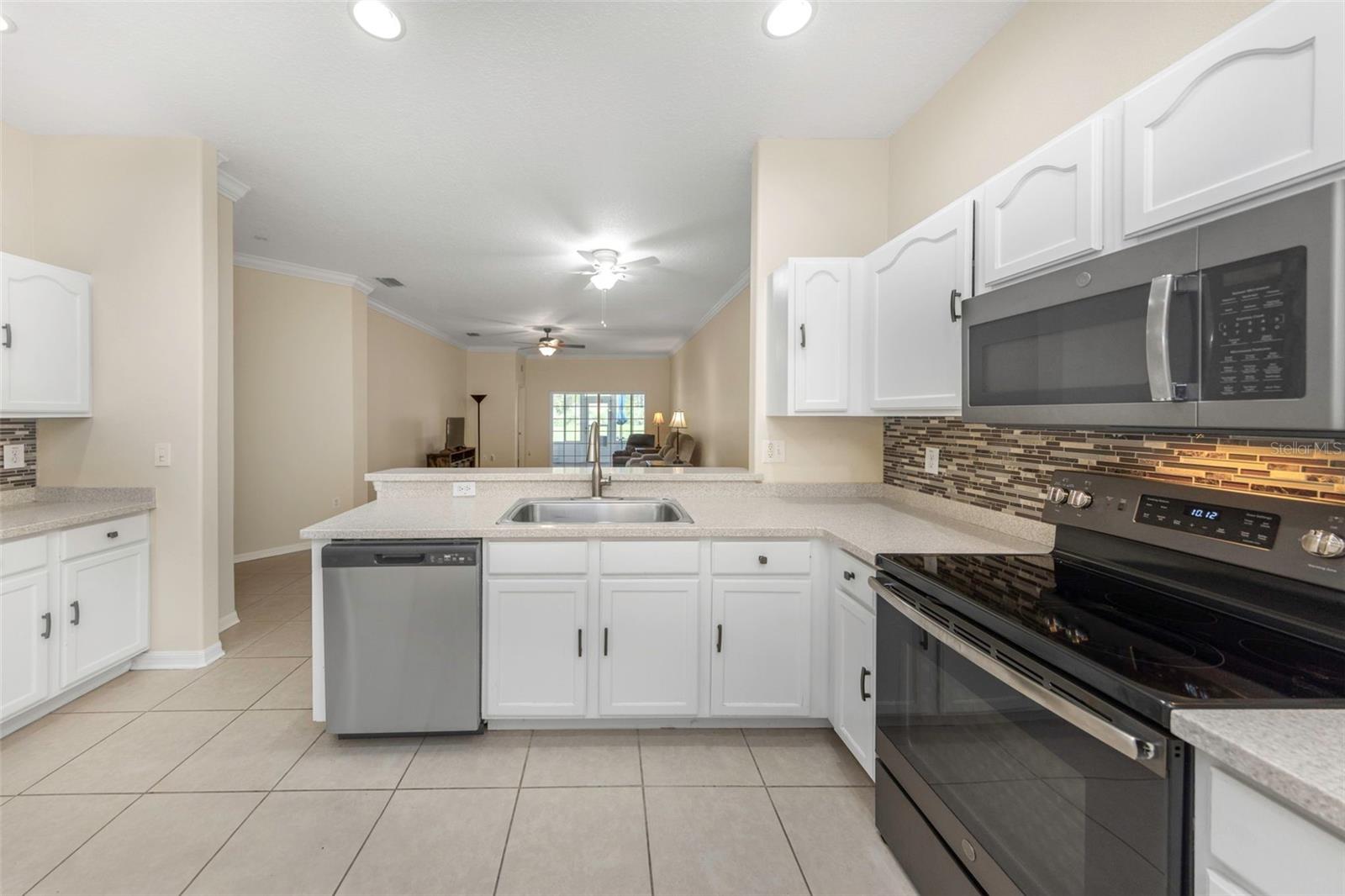 19238 WEYMOUTH DR — photo 29