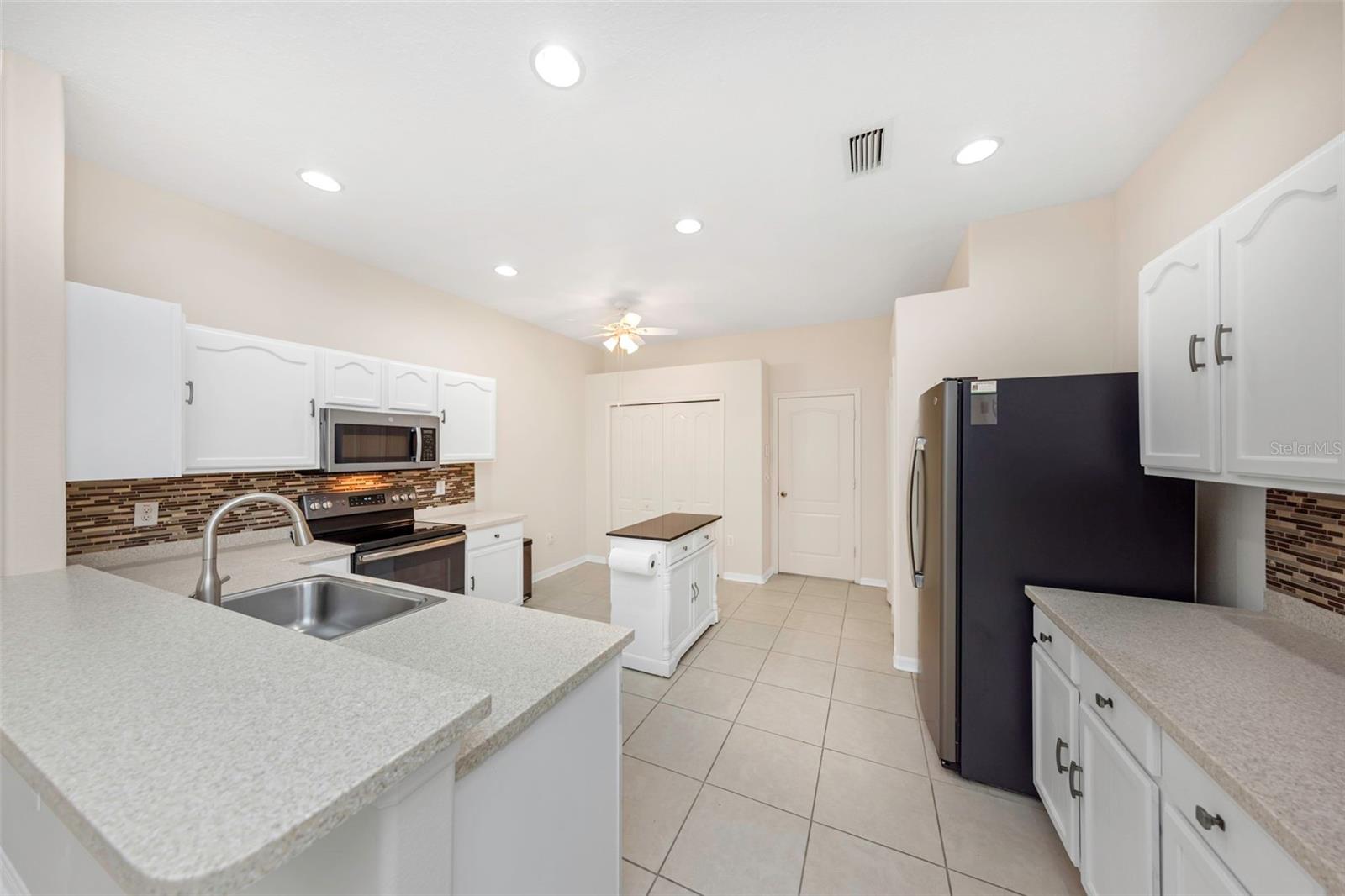 19238 WEYMOUTH DR — photo 32
