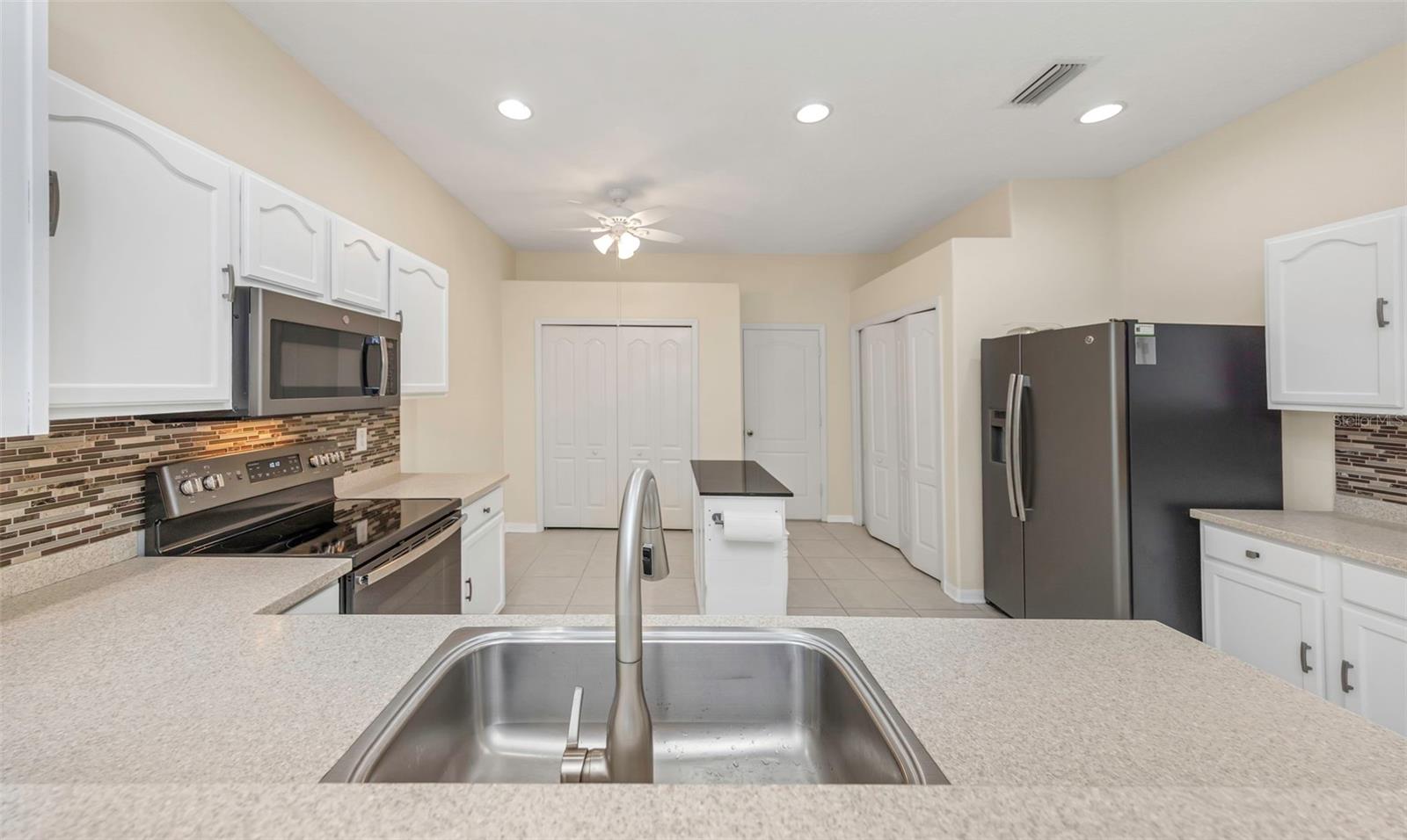 19238 WEYMOUTH DR — photo 30