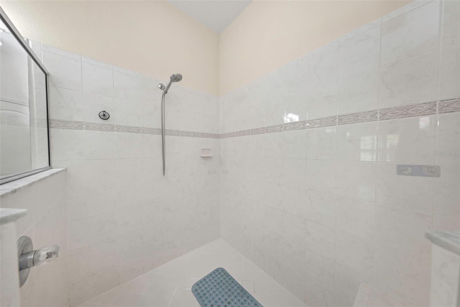 19238 WEYMOUTH DR — photo 12