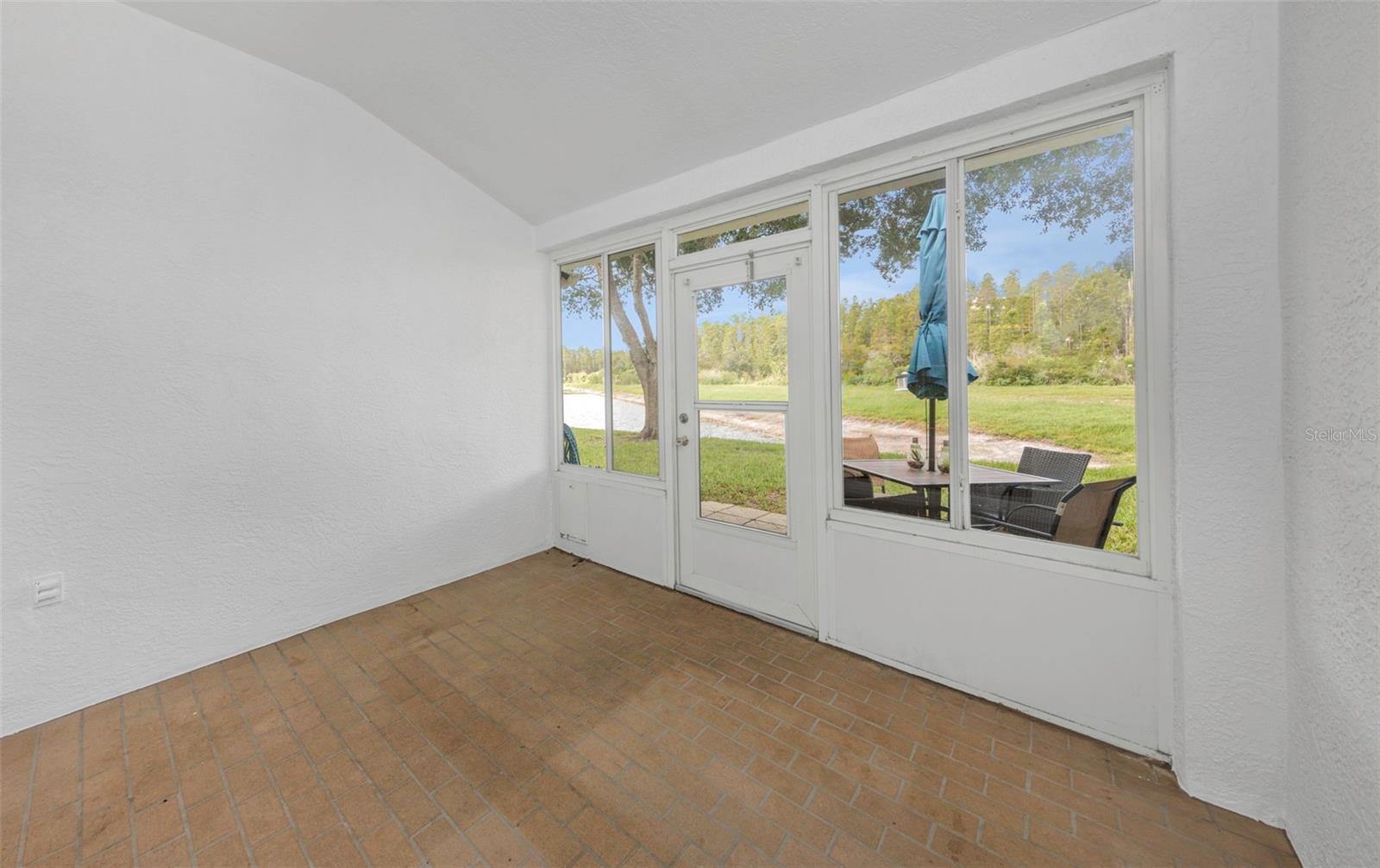 19238 WEYMOUTH DR — photo 24