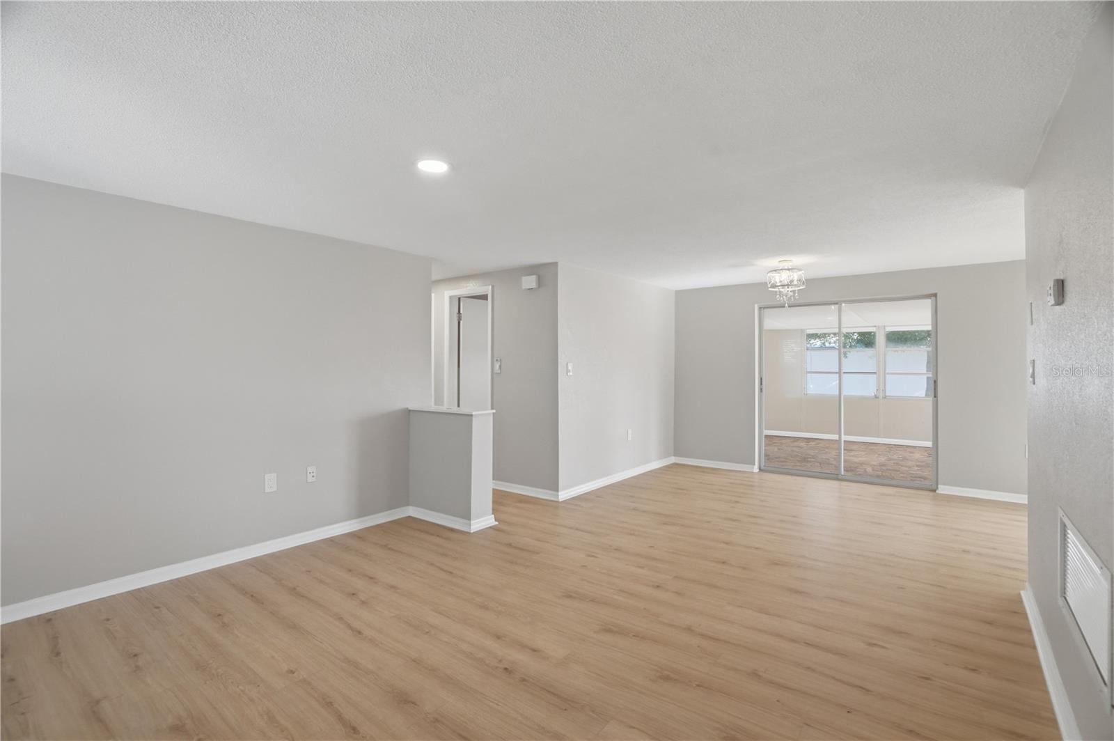 3104 SALISBURY DR — photo 5