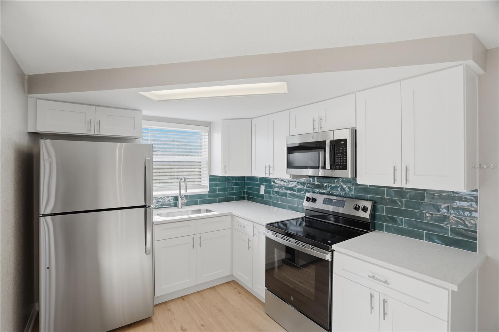3104 SALISBURY DR — photo 2