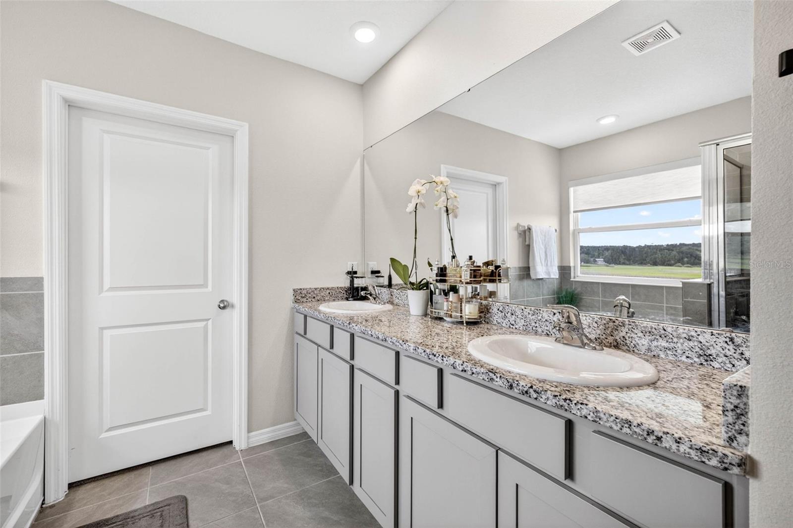 13793 WINEBERRY DR — photo 46