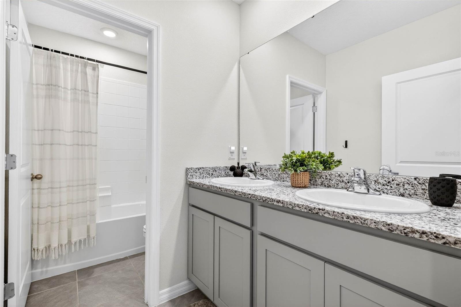 13793 WINEBERRY DR — photo 39