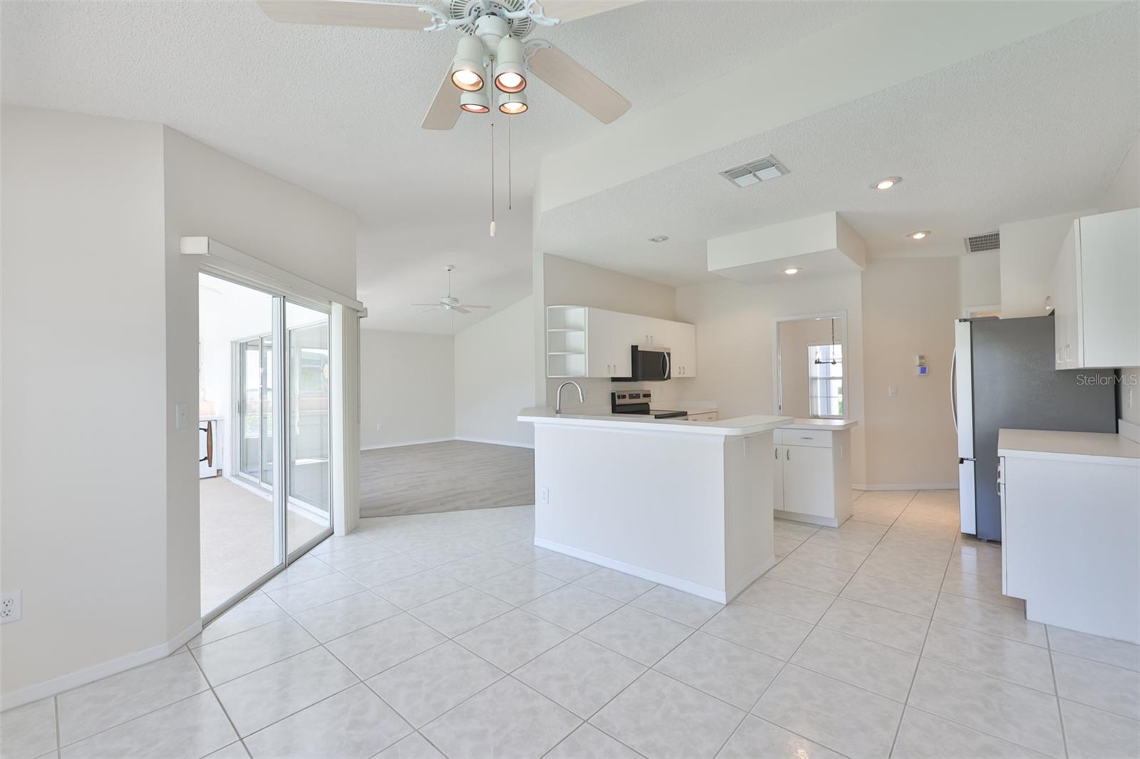 323 CALOOSA PALMS CT — photo 18