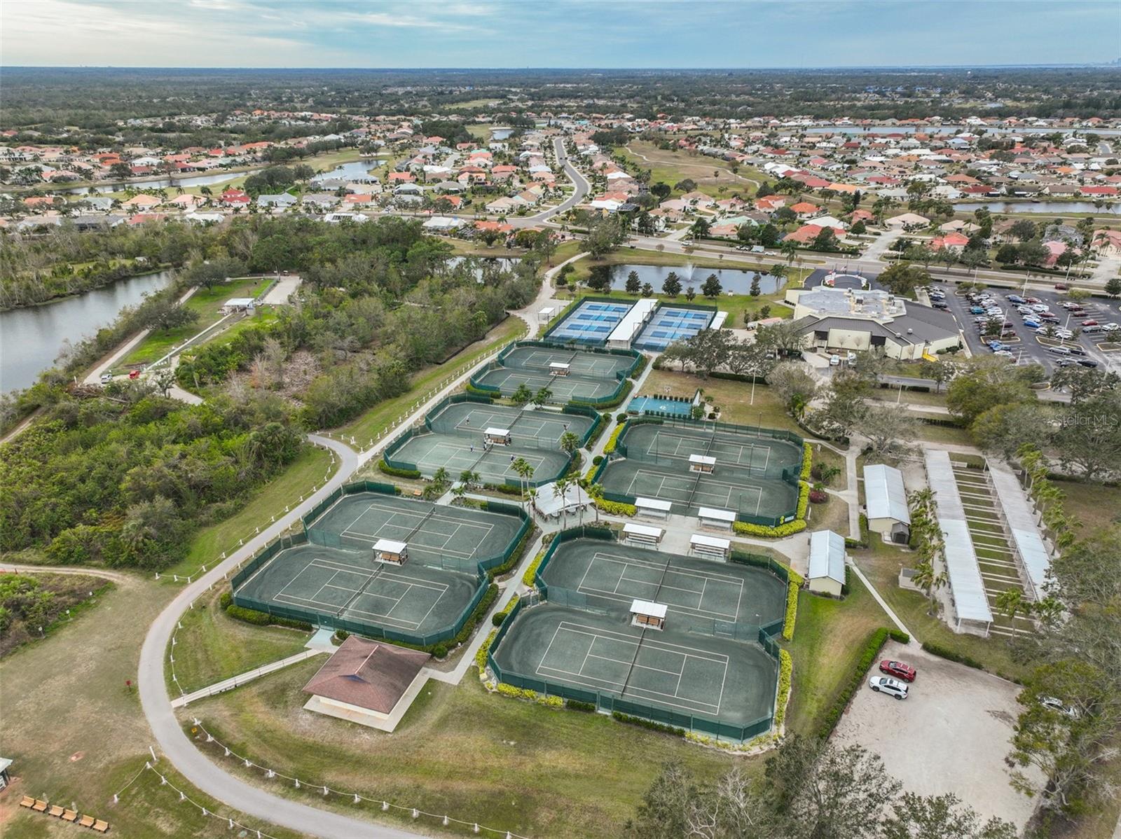 323 CALOOSA PALMS CT — photo 38