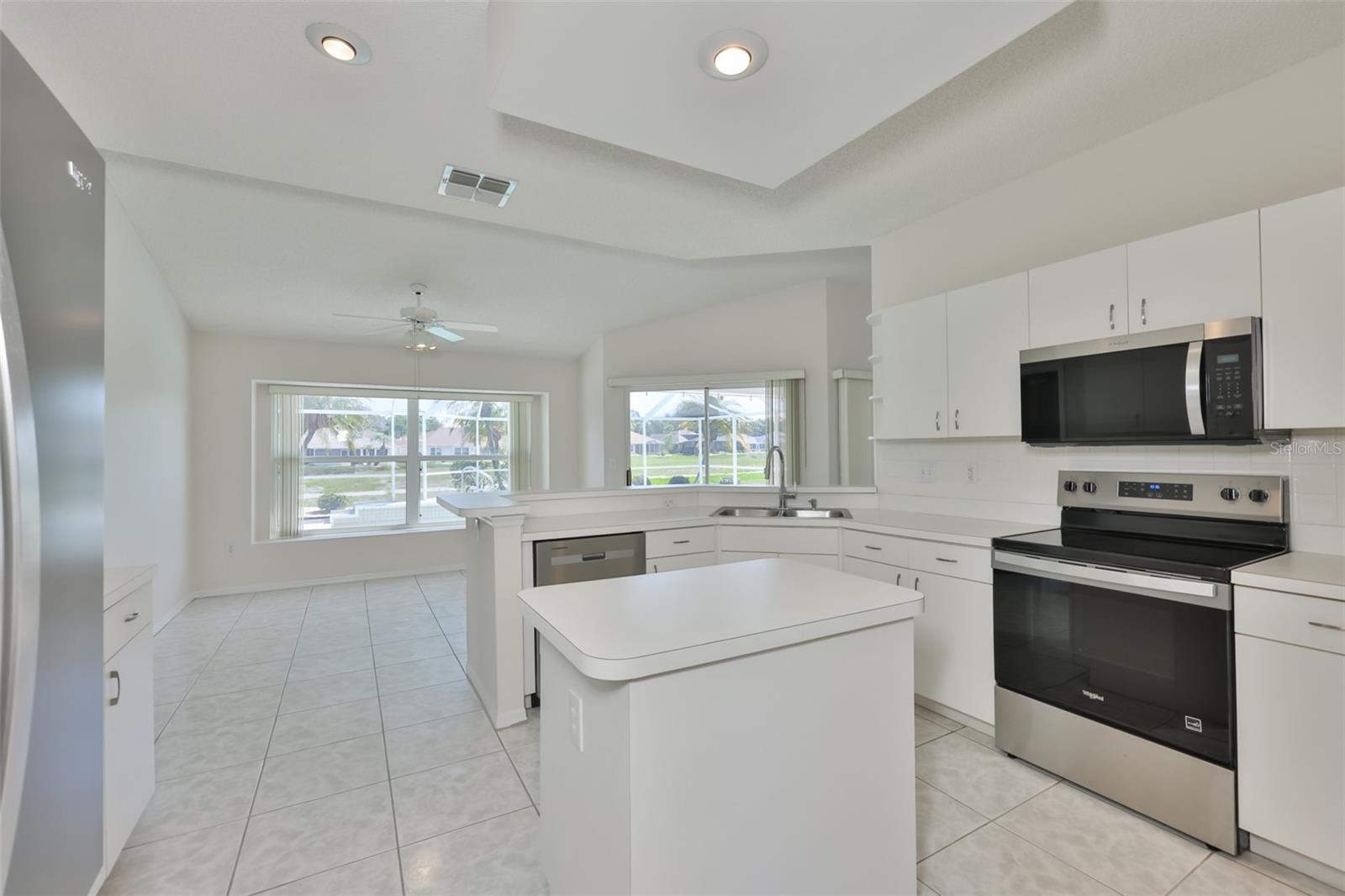 323 CALOOSA PALMS CT — photo 17