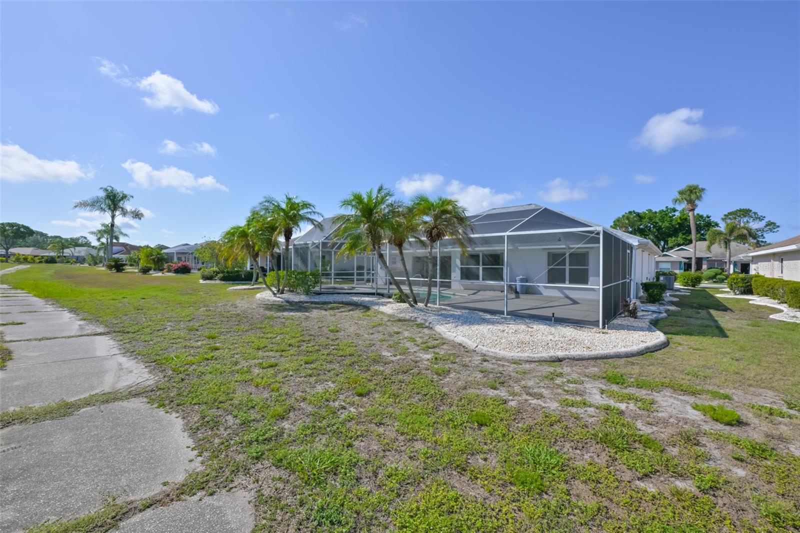 323 CALOOSA PALMS CT — photo 32