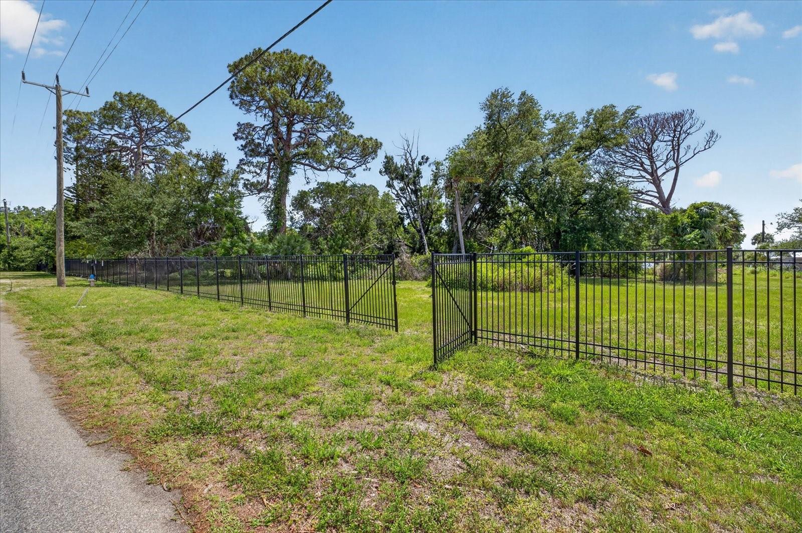 8258 LONGBAY BLVD — photo 3