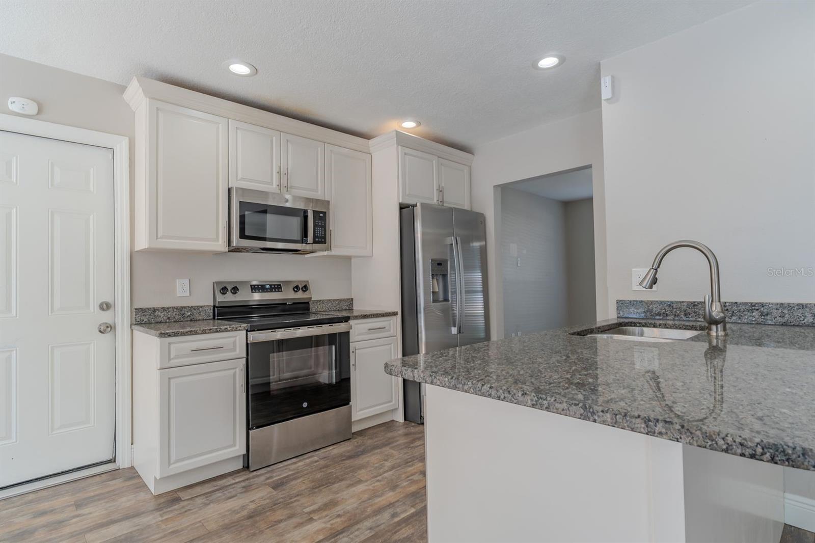 8018 W POCAHONTAS AVE — photo 5