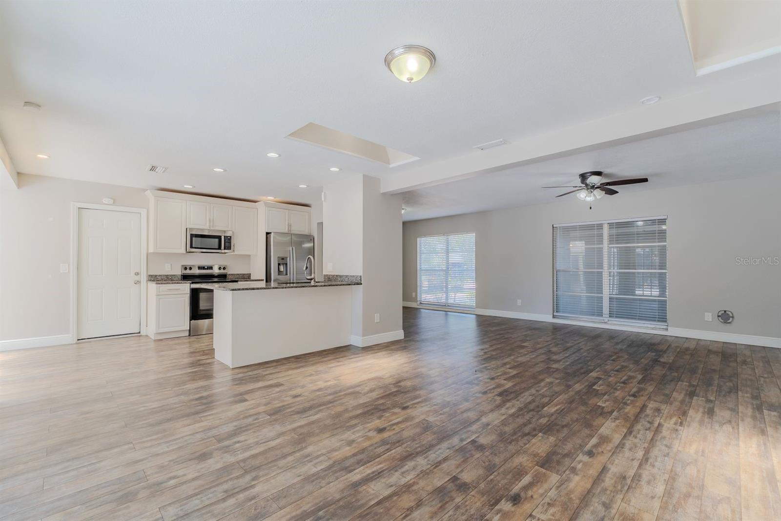 8018 W POCAHONTAS AVE — photo 4