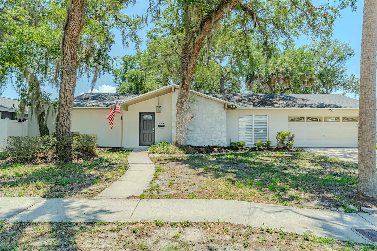 8018 W POCAHONTAS AVE — photo 2