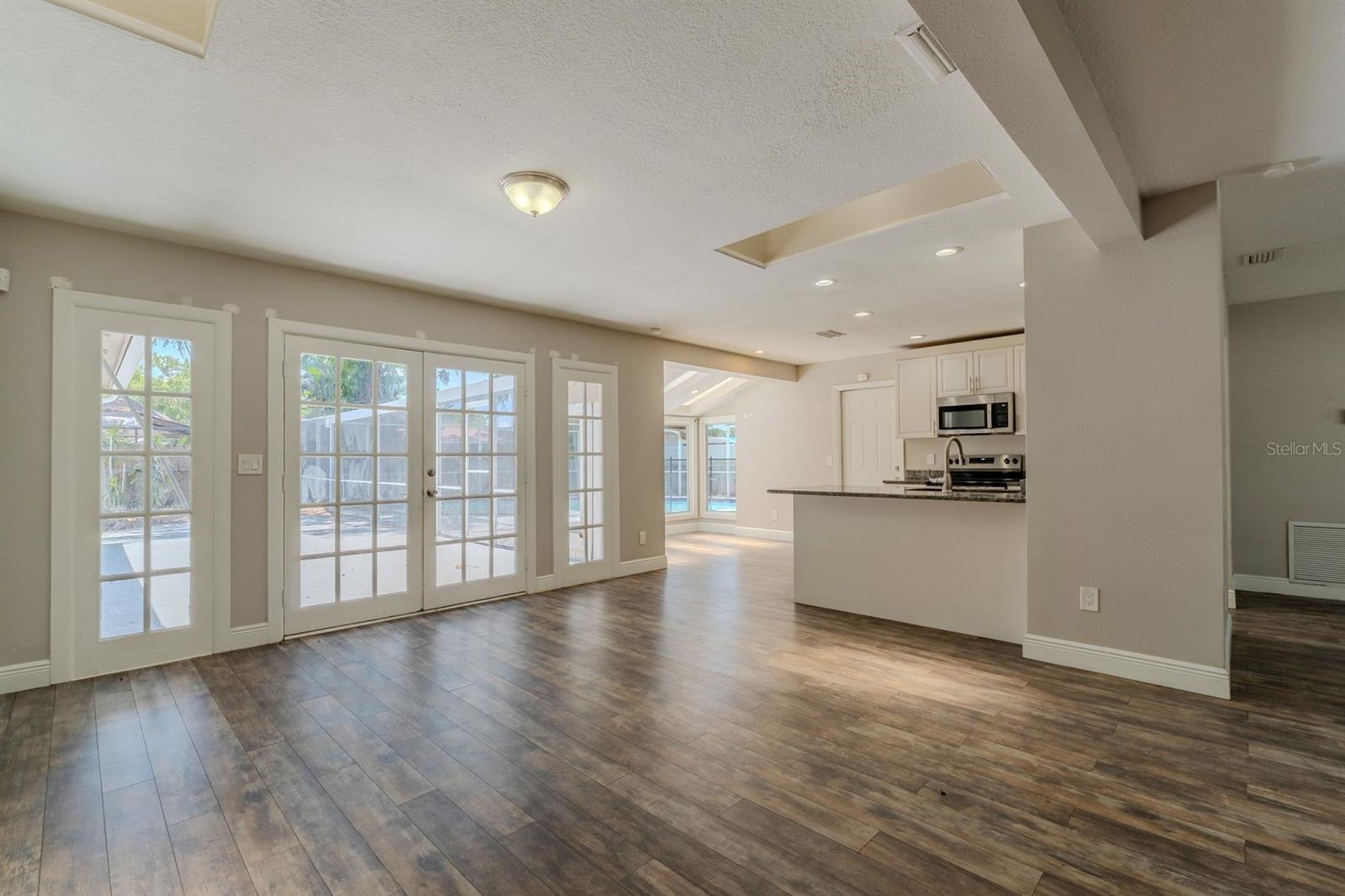 8018 W POCAHONTAS AVE — photo 8