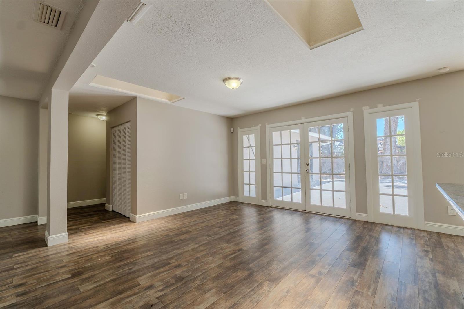 8018 W POCAHONTAS AVE — photo 9