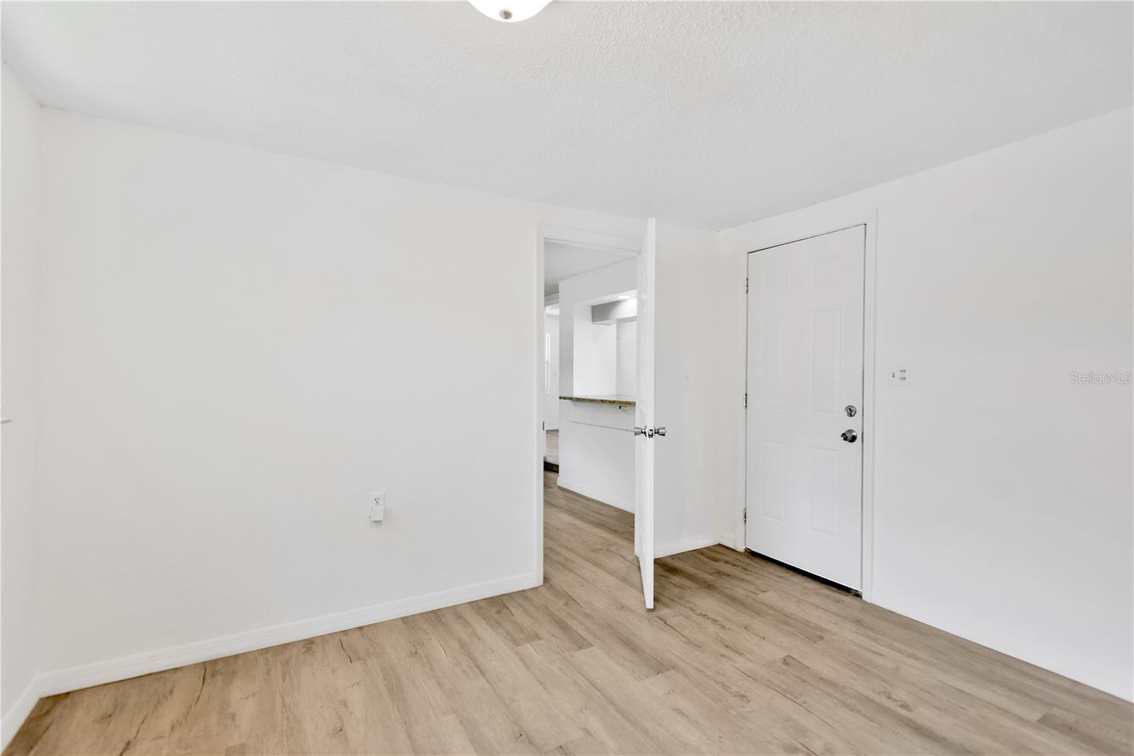 1940 N BETTY LN — photo 21