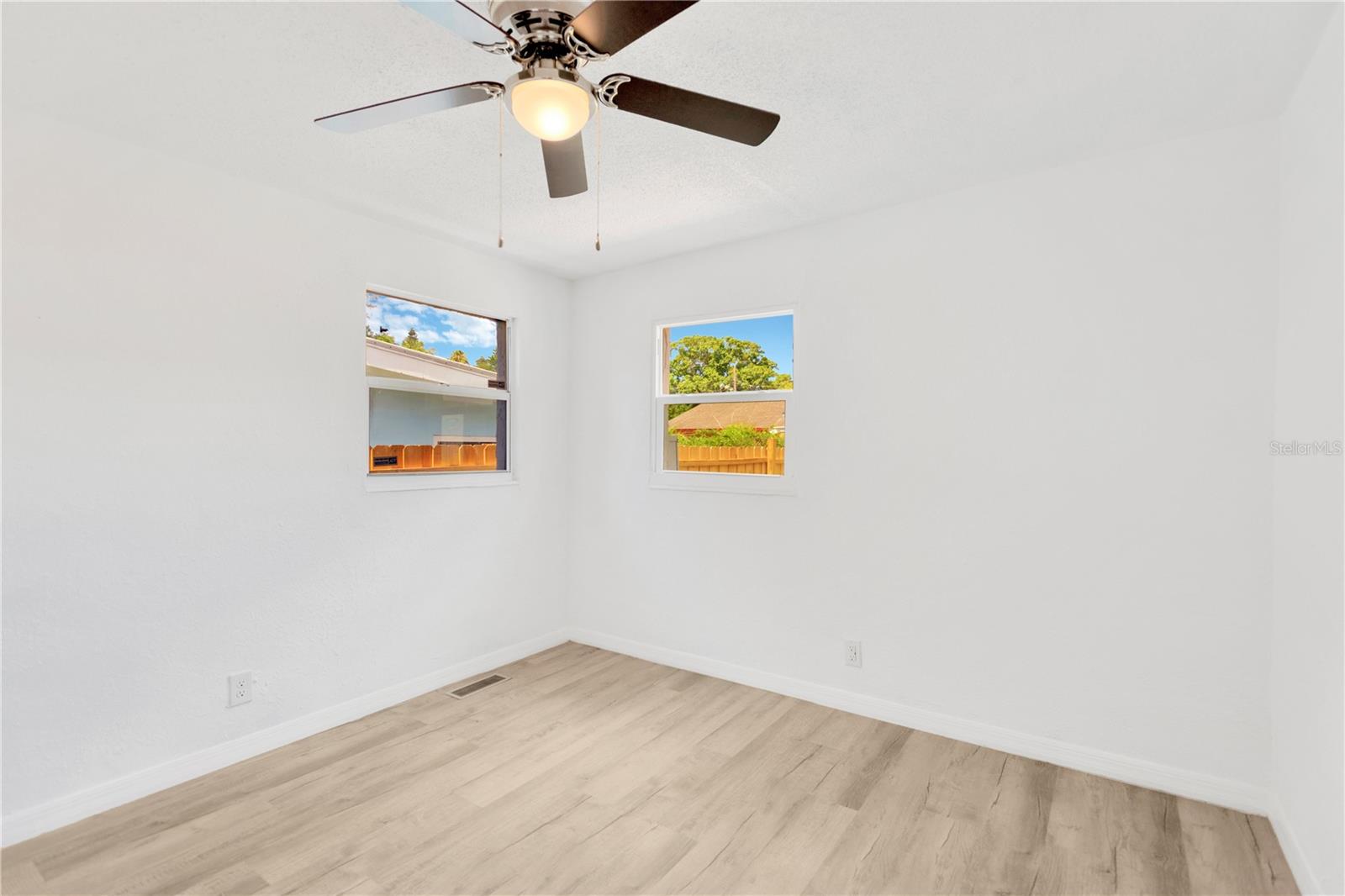 1940 N BETTY LN — photo 14