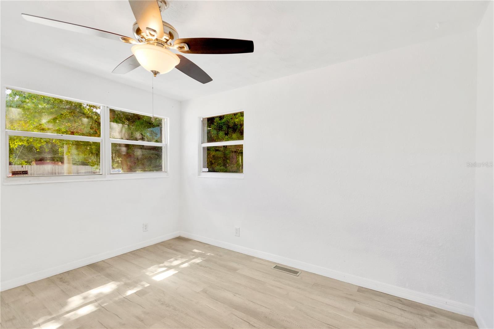 1940 N BETTY LN — photo 16