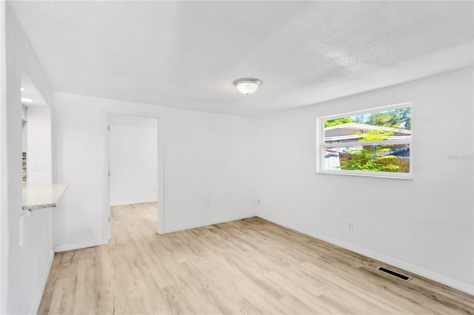 1940 N BETTY LN — photo 18