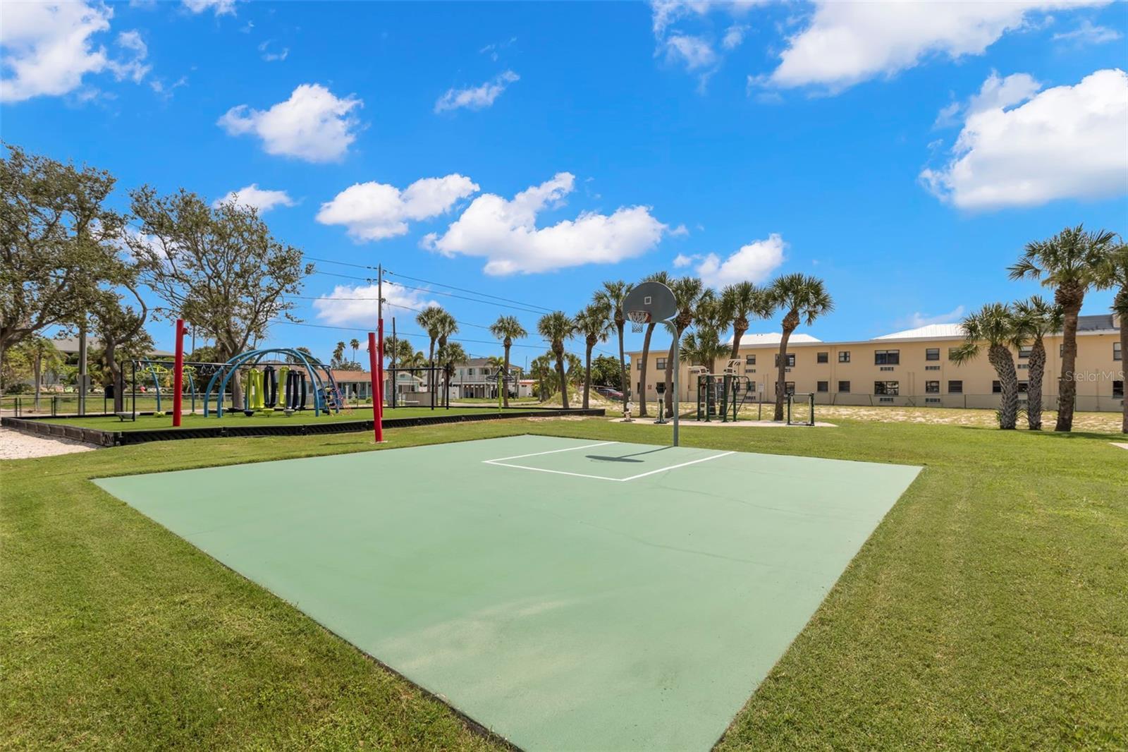 16333 GULF BLVD #113 — photo 30