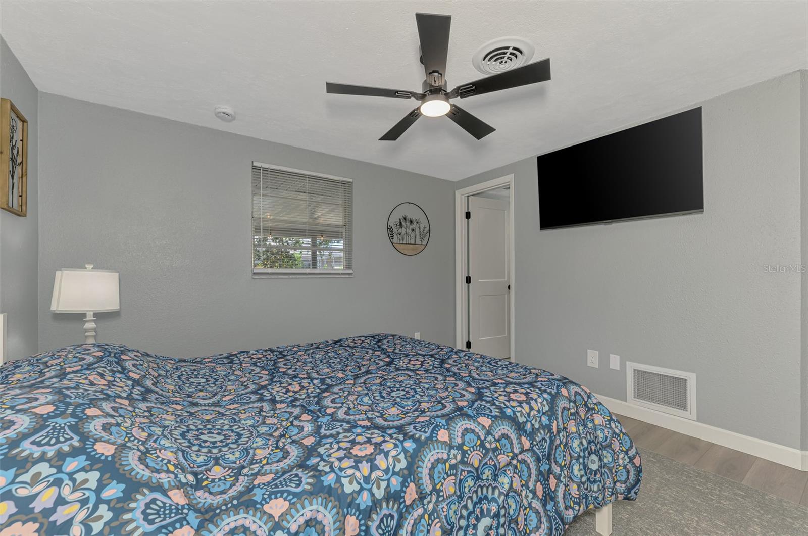 361 FALKLAND RD — photo 24