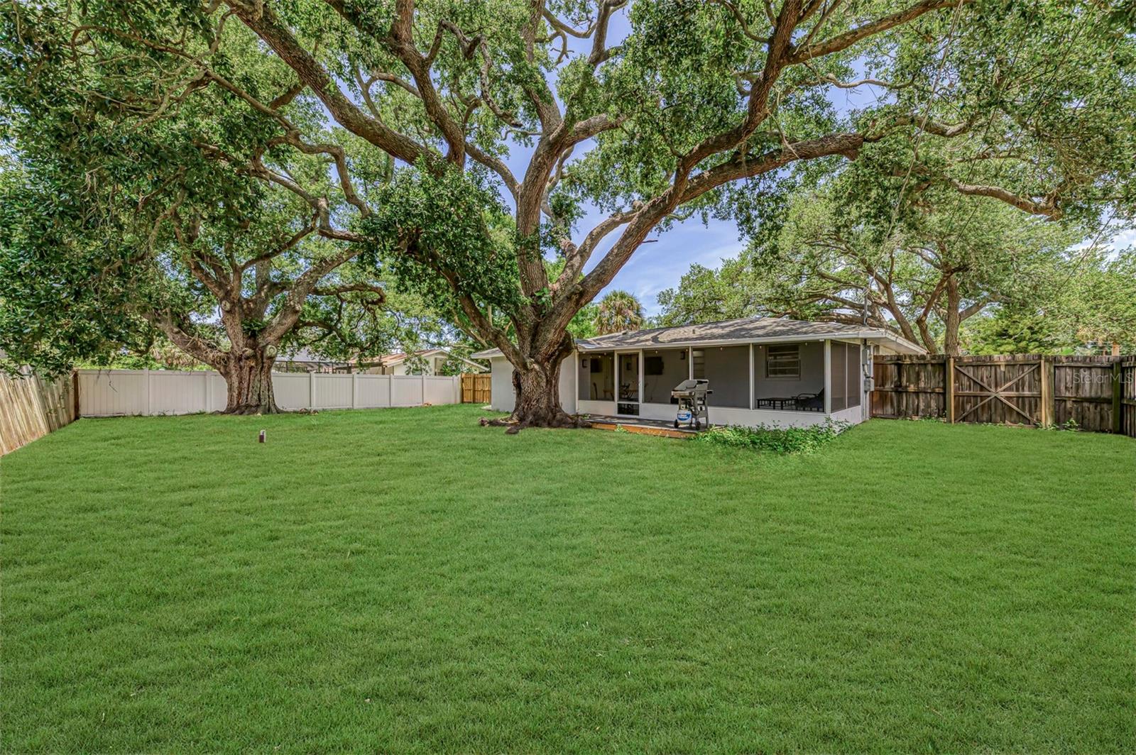 361 FALKLAND RD — photo 39