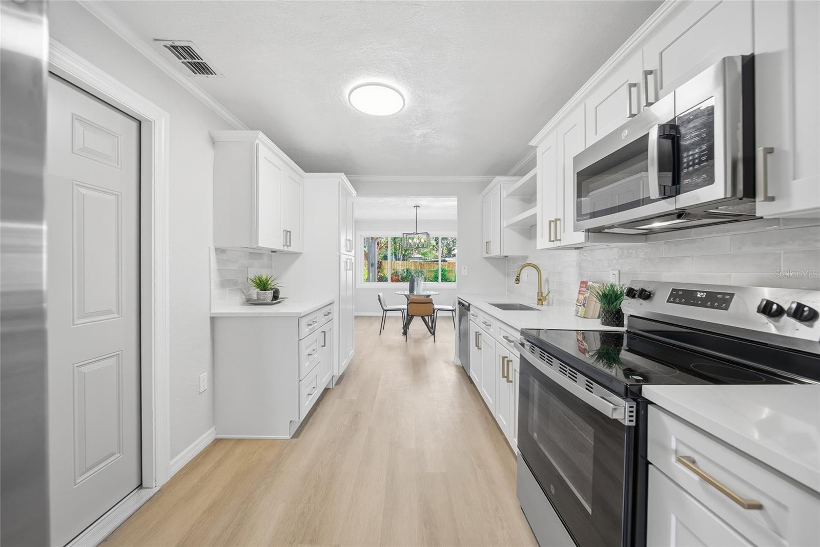 125 CRYSTAL BEACH AVE — photo 8