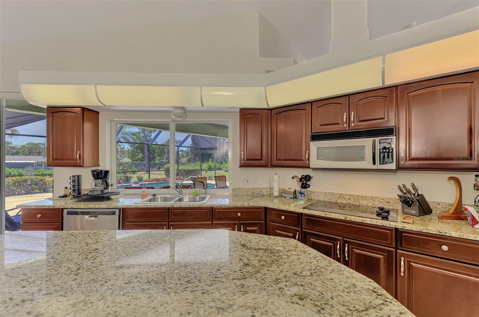 900 PARK PLACE DR — photo 28