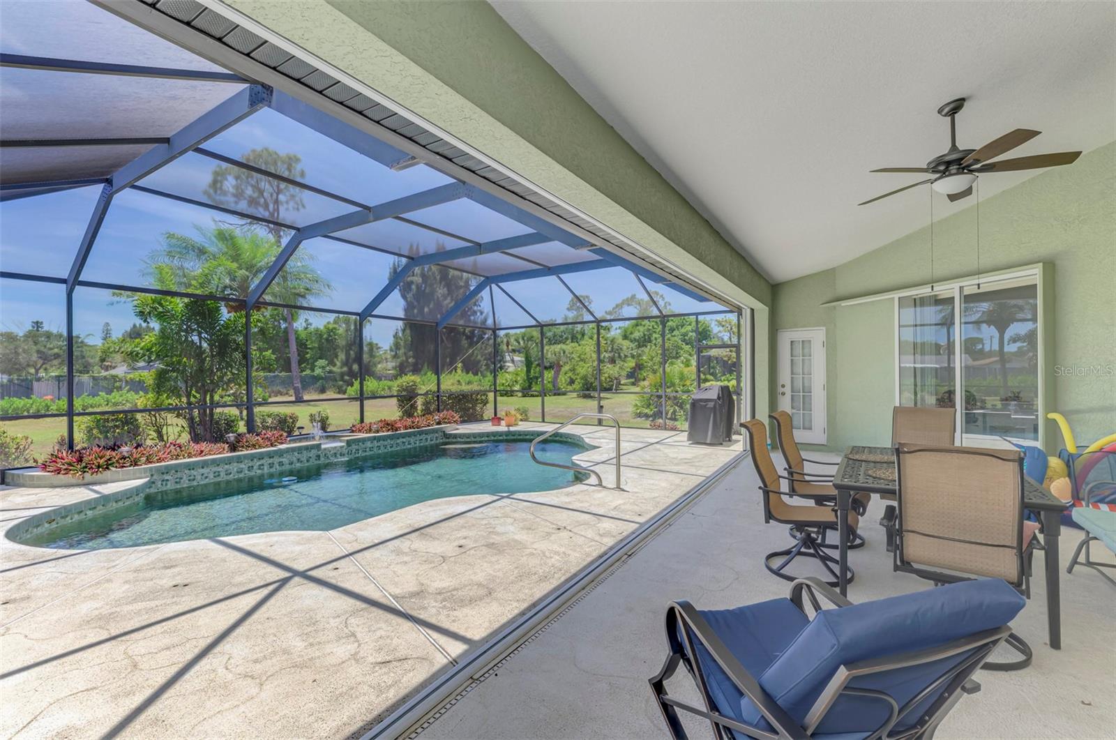 900 PARK PLACE DR — photo 16